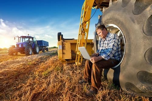 Personne utilisant le logiciel Silos d'Agorinfo, editeur d'ERP pour le secteur agricole et agroalimentaire 
